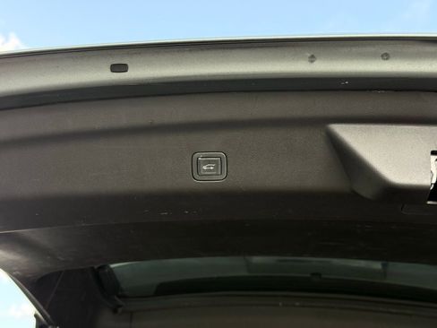 Used 2023 Chevrolet Suburban Premier RWD image 58