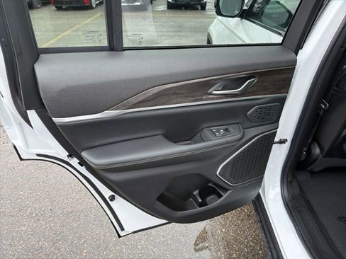 New 2026 Jeep Grand Cherokee Limited image 13