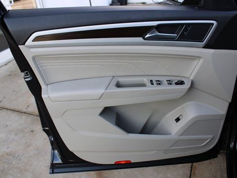 Used 2021 Volkswagen Atlas SE w/ Panoramic Sunroof Package image 9