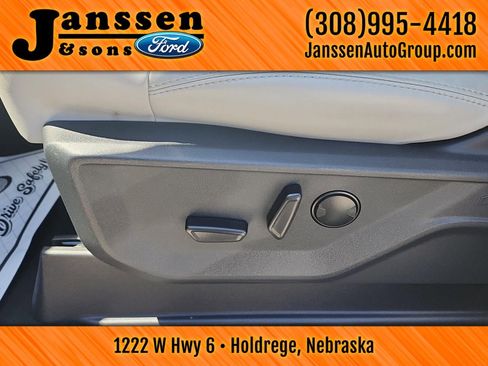 Used 2025 Ford Expedition Platinum w/ Driver's Package AWD/4WD image 26