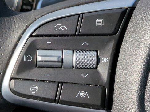 Used 2025 Genesis G70 2.5T image 23