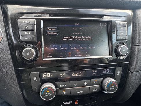 Used 2020 Nissan Rogue SV image 15