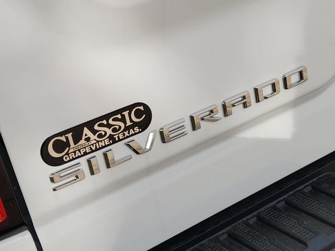 New 2026 Chevrolet Silverado 2500 ZR2 image 9