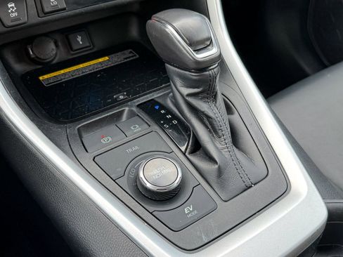 Used 2020 Toyota RAV4 XSE image 25
