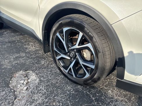 Used 2018 Toyota C-HR XLE image 4