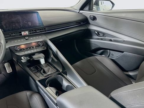Certified 2025 Hyundai Elantra SEL FWD image 27