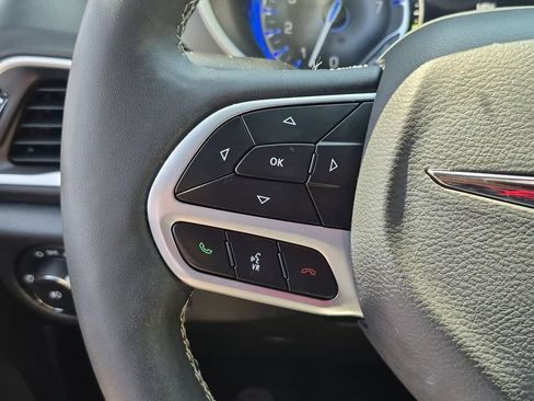 Used 2025 Chrysler Pacifica Select FWD image 21