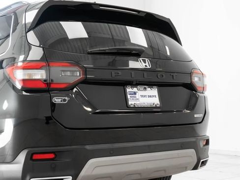 Used 2023 Honda Pilot Touring image 29