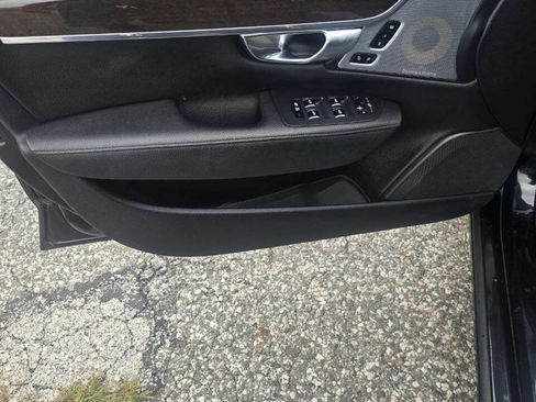 Used 2018 Volvo S90 T5 Momentum w/ Convenience Package image 8