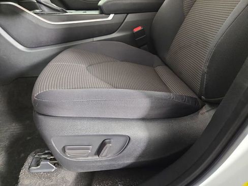 Used 2023 Toyota Highlander L image 29