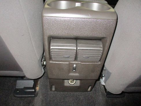 Used 2010 Ford Explorer XLT image 26