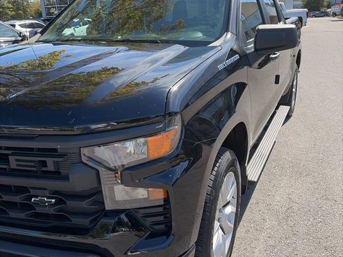 Used 2022 Chevrolet Silverado 1500 Custom image 1