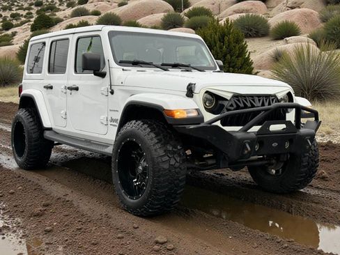 Used 2018 Jeep Wrangler Unlimited Sahara w/ Uconnect 4C Nav & Sound Group AWD/4WD image 2