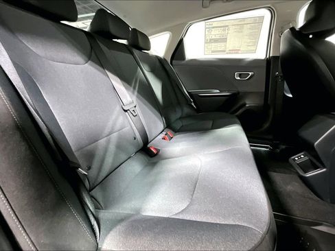New 2025 Kia K4 LXS image 17