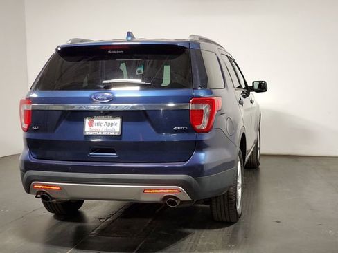 Used 2017 Ford Explorer XLT image 29