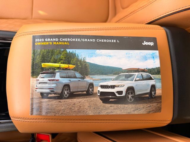 Used 2023 Jeep Grand Cherokee L Summit w/ Luxury Tech Group V AWD/4WD image 24