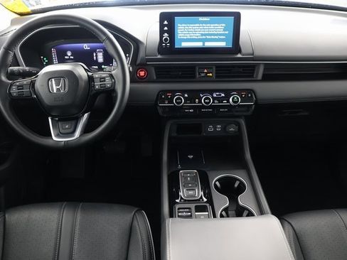 Used 2025 Honda Pilot Elite image 2