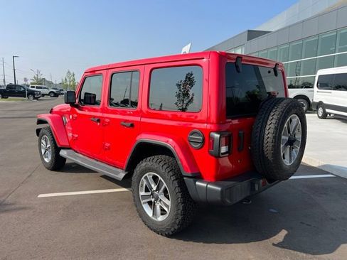 Used 2018 Jeep Wrangler Unlimited Sahara AWD/4WD image 8