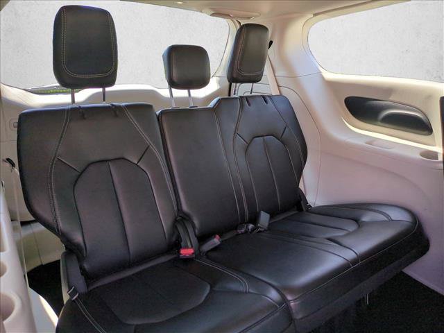 Used 2024 Chrysler Pacifica Limited FWD image 19