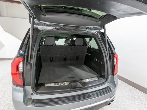 Used 2025 GMC Yukon XL Denali RWD image 33