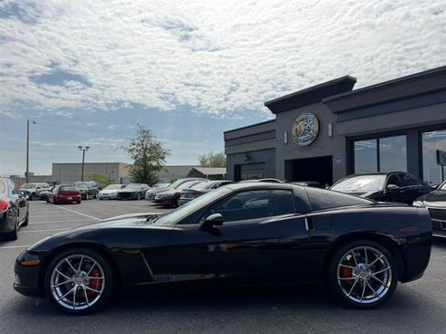 Used 2005 Chevrolet Corvette Coupe w/ Preferred Equipment Group RWD image 12