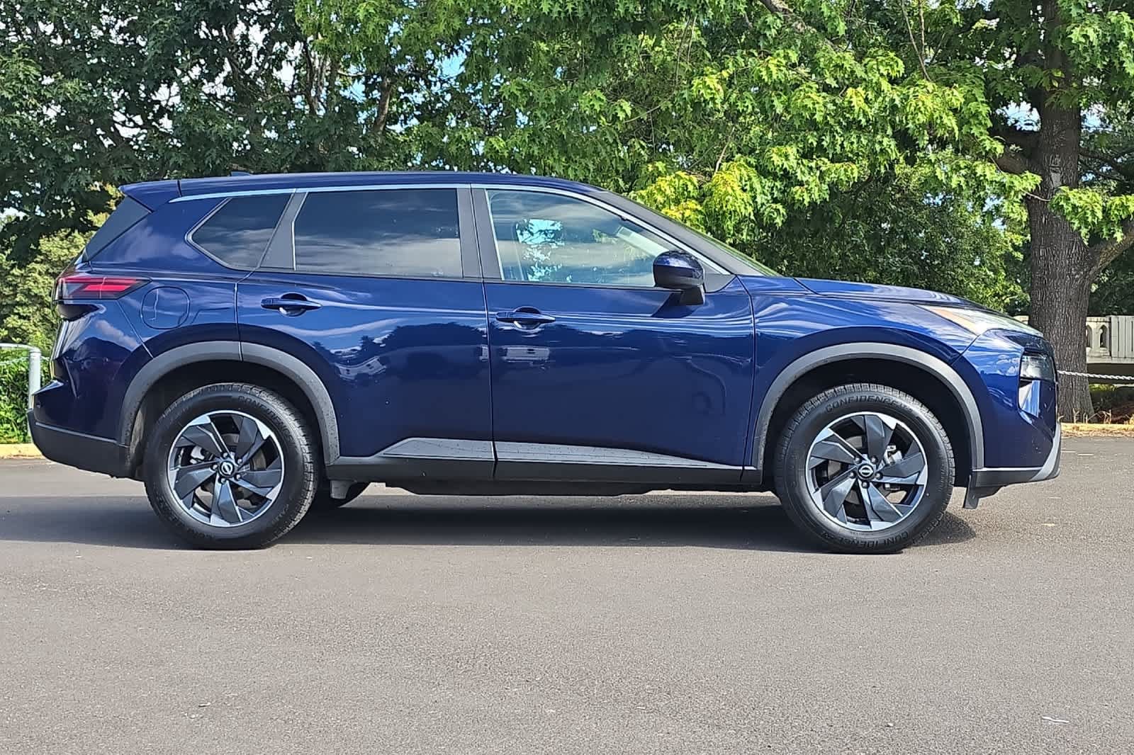 Used 2025 Nissan Rogue SV AWD/4WD image 8