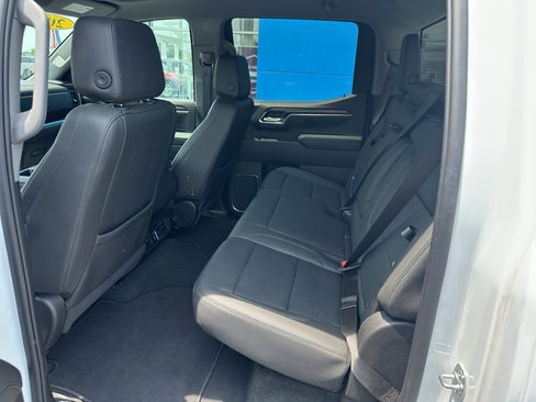 Used 2025 GMC Sierra 1500 SLT image 11