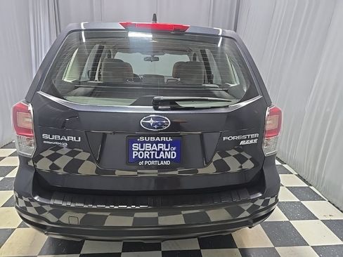 Used 2017 Subaru Forester 2.5i AWD/4WD image 10