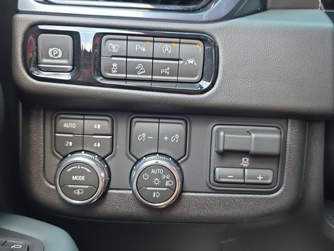 Used 2026 GMC Yukon AT4 w/ AT4 Premium Plus Package AWD/4WD image 27