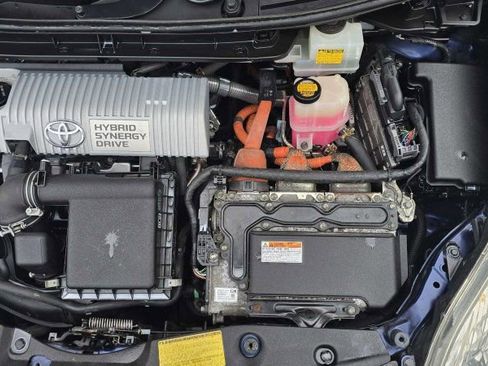 Used 2013 Toyota Prius Three image 32