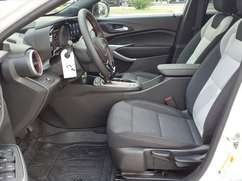 New 2026 Chevrolet Trax RS w/ Sunroof Package FWD image 18