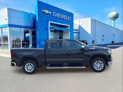 Used 2023 Chevrolet Silverado 1500 LT image 2