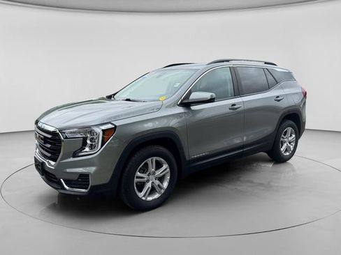 Used 2023 GMC Terrain SLE w/ Driver Convenience Package AWD/4WD image 2