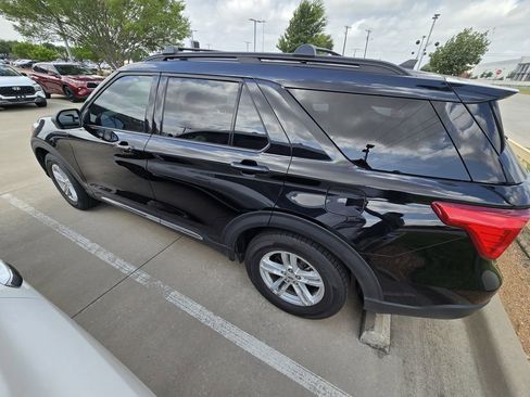 Used 2021 Ford Explorer XLT w/ Equipment Group 202A RWD image 1