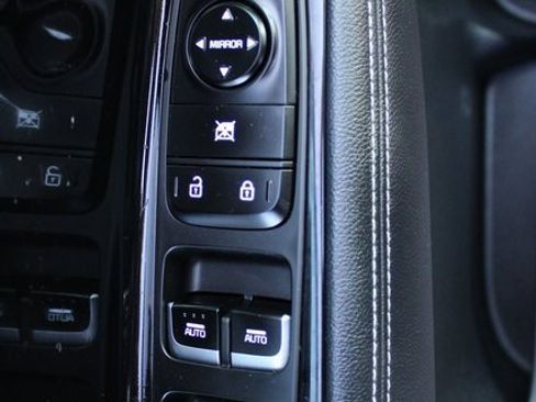 Certified 2022 Kia Niro EX w/ Cold Weather Package image 7