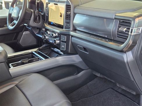 Used 2025 Ford F250 Lariat w/ Chrome Package image 28