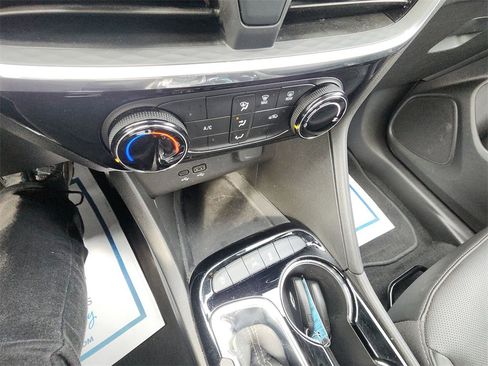 Used 2024 Buick Encore GX Sport Touring image 18