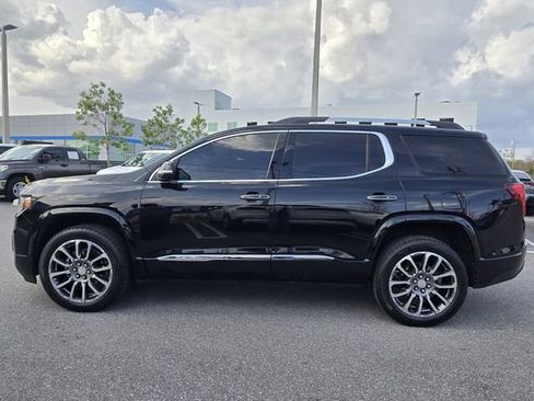 Used 2022 GMC Acadia Denali w/ Denali Ultimate Package FWD image 3