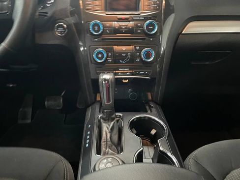 Used 2017 Ford Explorer XLT AWD/4WD image 11