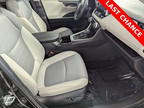 Used 2022 Toyota RAV4 Limited image 31