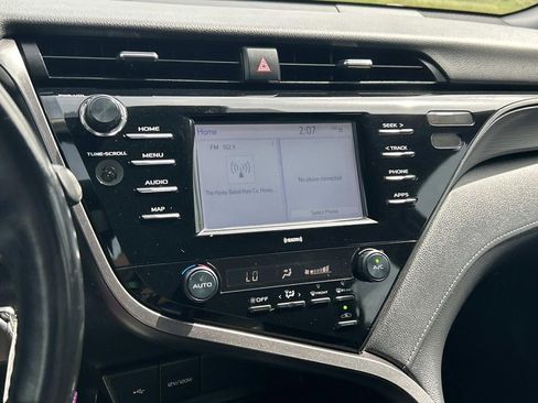 Used 2020 Toyota Camry SE image 20