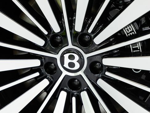New 2026 Bentley Bentayga AWD/4WD image 16