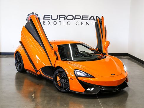 Used 2016 McLaren 570S Coupe RWD image 2