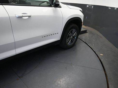 Used 2024 Chevrolet Traverse LT FWD image 24