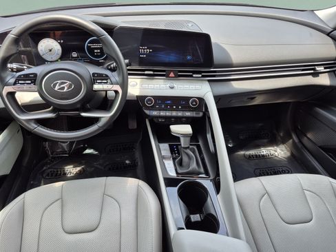 Certified 2023 Hyundai Elantra Limited FWD image 10