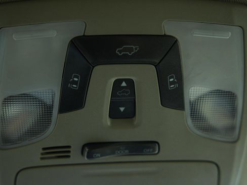 Used 2017 Toyota Sienna XLE image 39