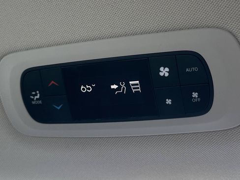 Used 2019 Chrysler Pacifica Touring-L FWD image 47