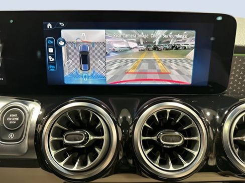 Used 2025 Mercedes-Benz GLB 250 4MATIC image 26