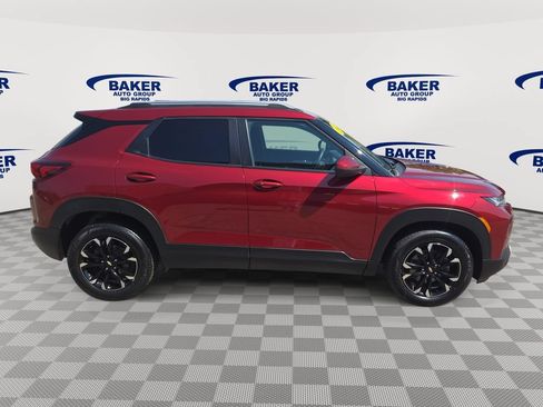 Used 2022 Chevrolet TrailBlazer LT w/ Convenience Package FWD image 2