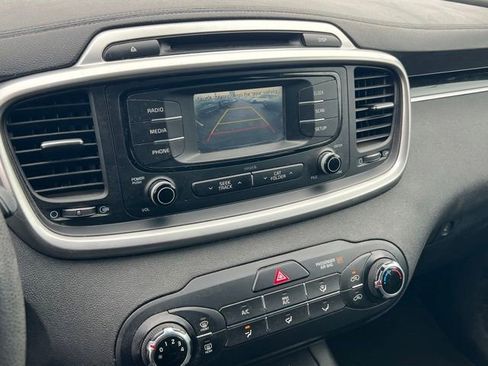 Used 2018 Kia Sorento LX AWD/4WD image 18